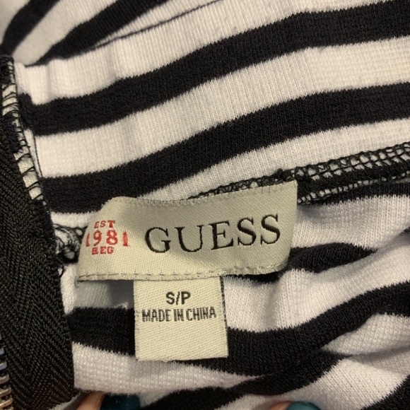 Guess black and white striped skirt - Picture 4 of 4